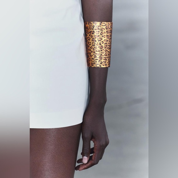NWT Zara Gold Leopard  Animal Print  Cuff Bracelet - Picture 3 of 6